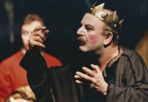 Il teatro come un sasso contro lo specchio. La storia dell’attore e regista Valentino Orfeo 