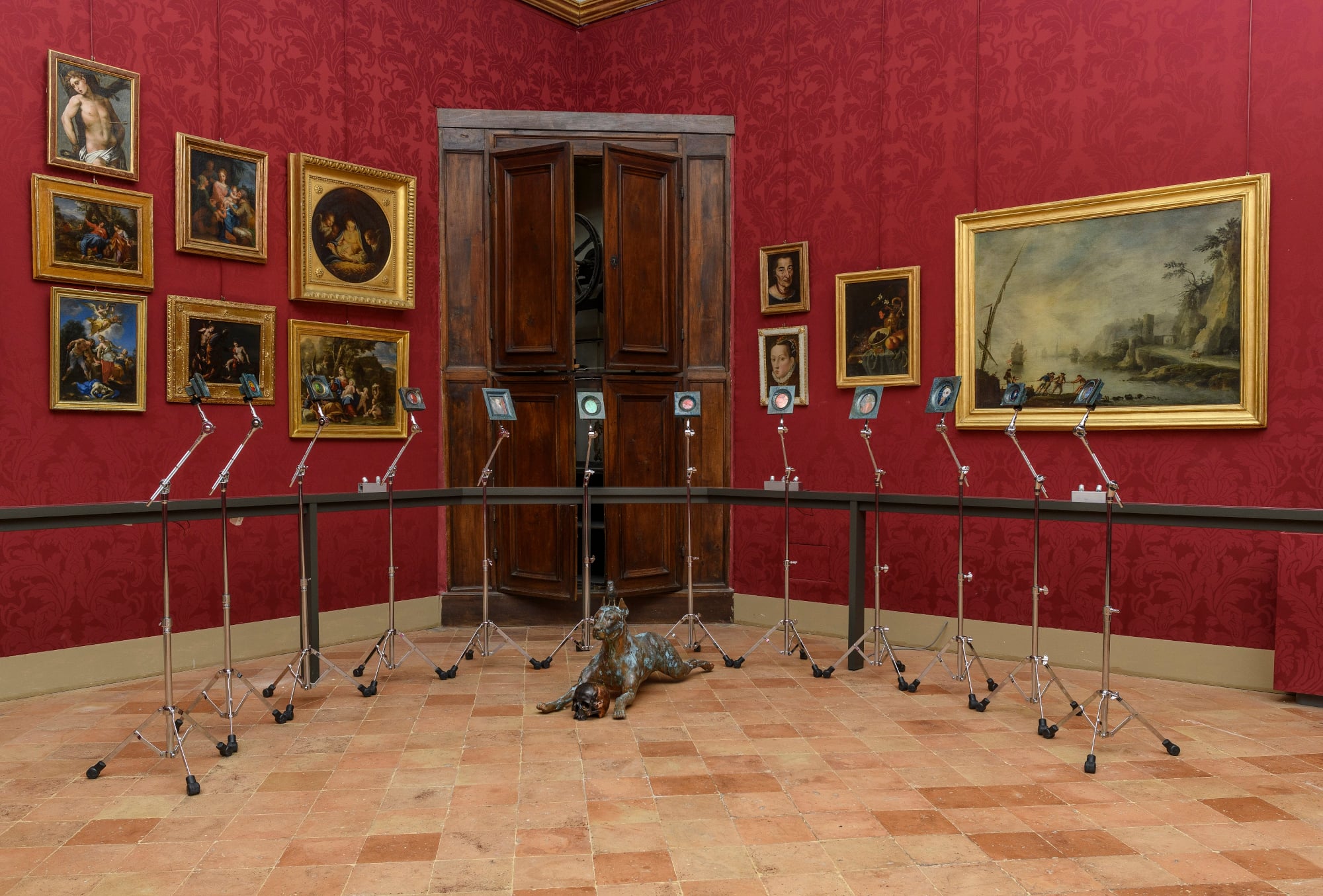 https://www.artribune.com/wp-content/uploads/2026/08/fabrizio-cotognini-attempt-to-create-the-smallest-painting-exhibition-in-the-world.jpg