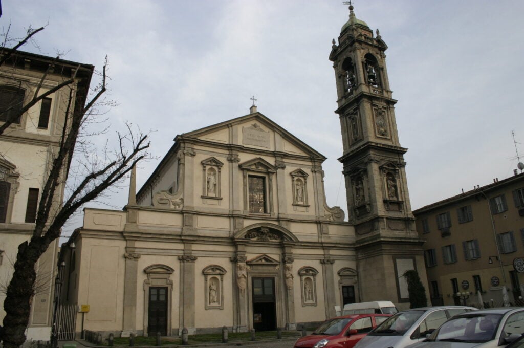 Via il parcheggio: la&nbsp;basilica&nbsp;di Milano dove venne battezzato Caravaggio avr&agrave; finalmente una piazza pedonale e verde