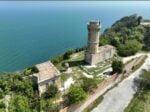 Un faro abbandonato di Ancona diventa casa per cento artisti