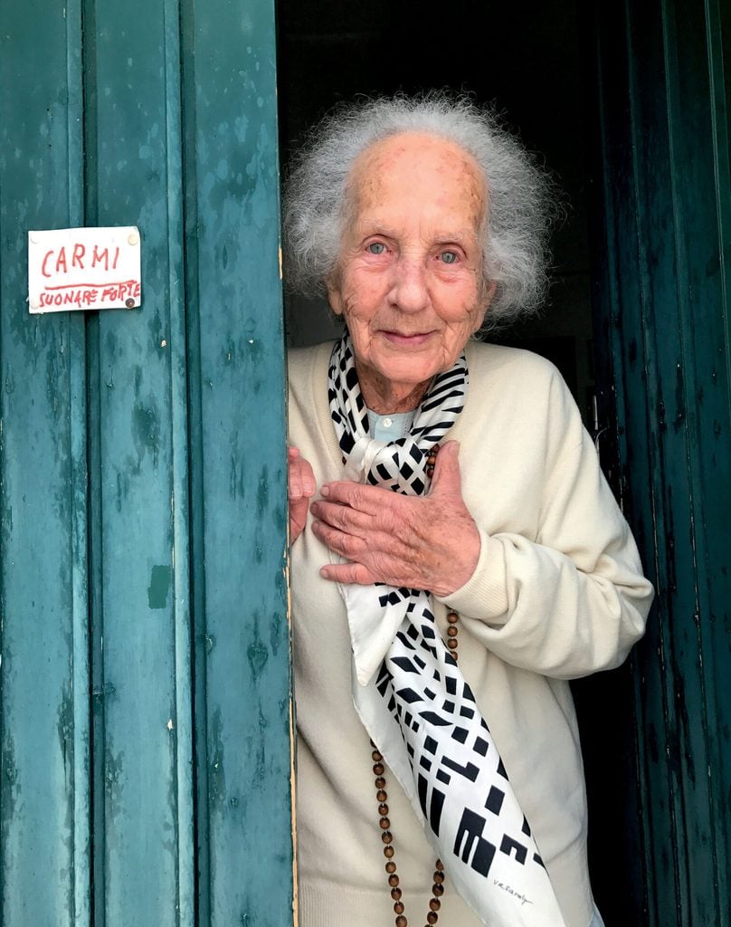 Ritratto di Lisetta Carmi, Cisternino, 2017. Ph: Giovanna Calvenzi. Crediti Lisetta Carmi &copy; Martini & Ronchetti, Courtesy Archivio Lisetta Carmi