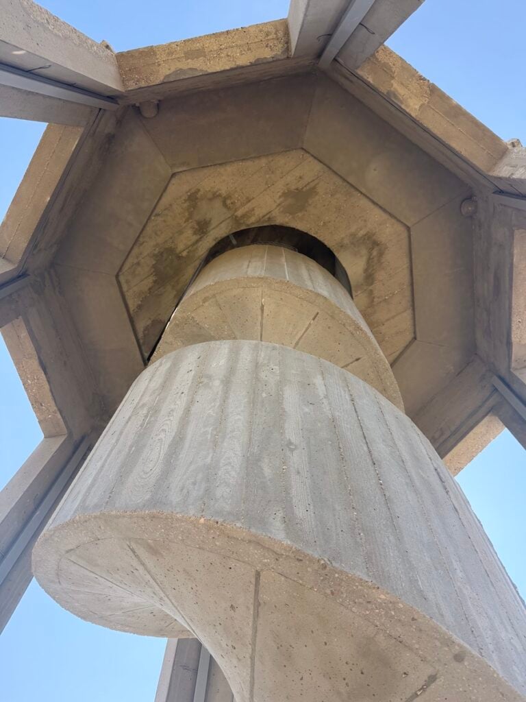 La scala elicoidale della Torre Perret di Grenoble. Ph: Dario Bragaglia