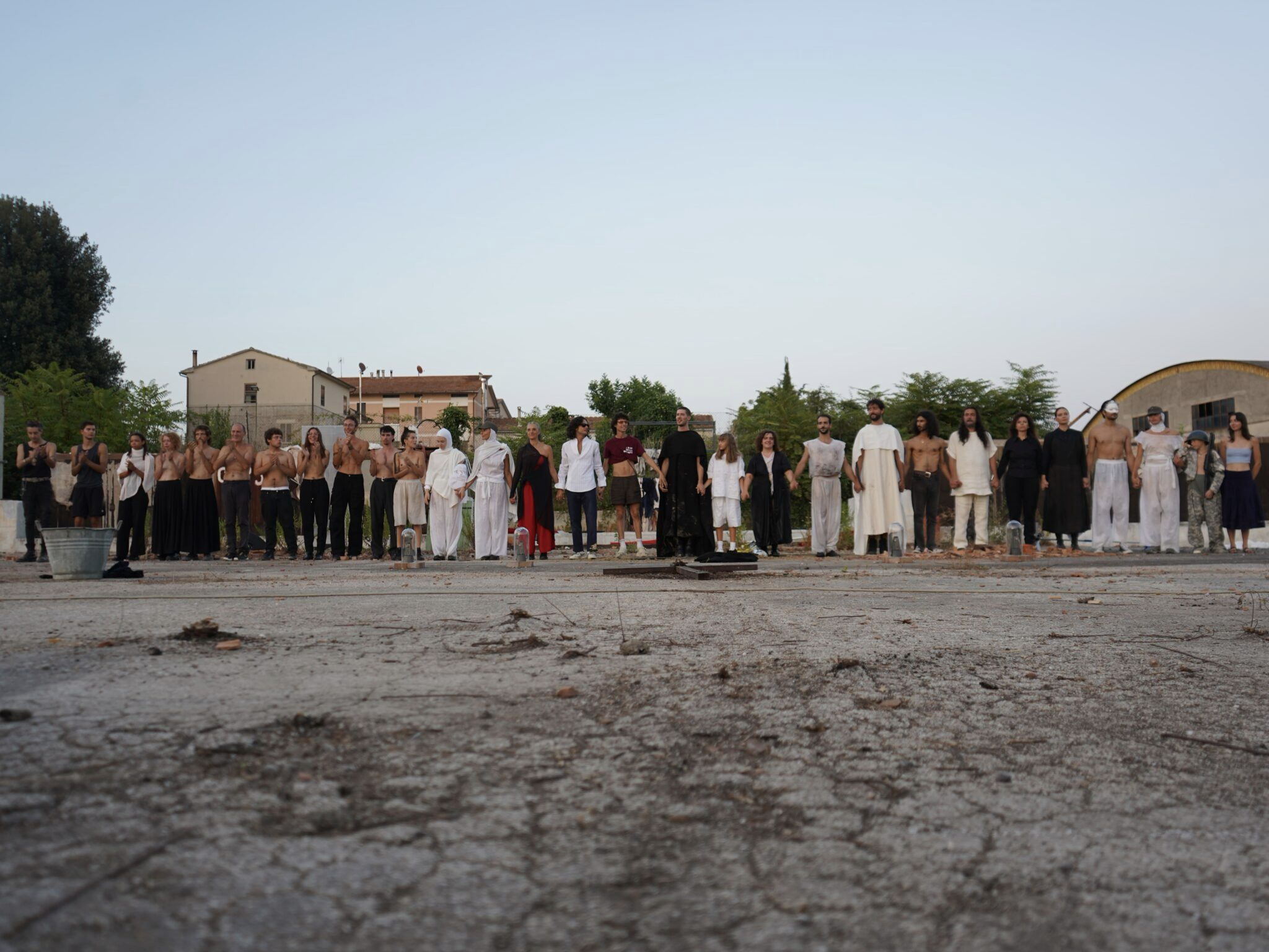 https://www.artribune.com/wp-content/uploads/2026/08/i-fumi-della-fornace-a-valle-cascia.png