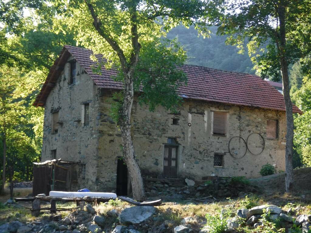 L’antico mulino da recuperare nell’entroterra ligure per ospitare residenze artistiche per bambini