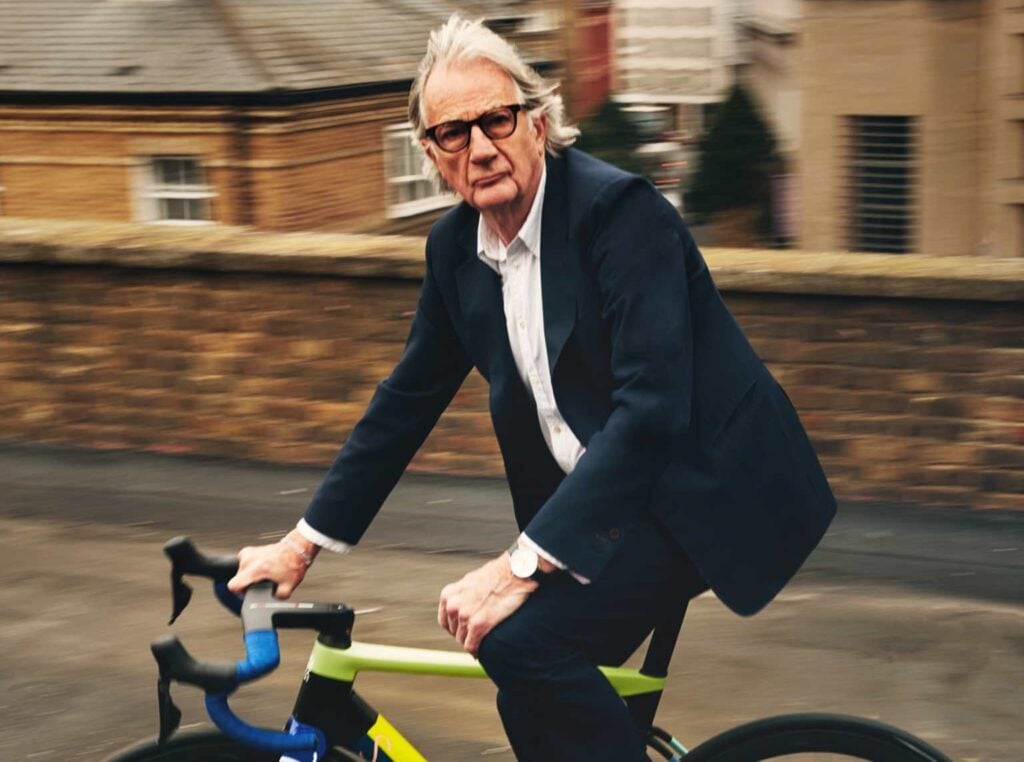 Gli 80 anni di Paul Smith, lo stilista che ha trasformato la curiosità in moda