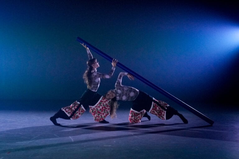 L&aacute;hppon Lost di Elle Sofe Sara, Ph. Andrea Avezz&ugrave; Courtesy La Biennale di Venezia Biennale Danza 2026