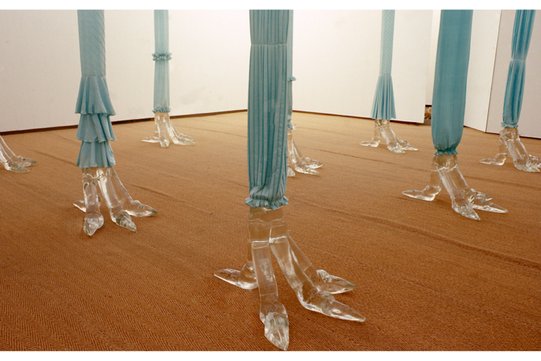 Luciano Fabro, Piedi