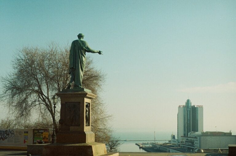Una città dove tutti sono stranieri: l’Odessa immaginata prima della guerra in Ucraina