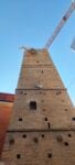 Nelle Marche a Fermo ha aperto una mostra diffusa di opere fluorescenti tra palazzi e sotterranei