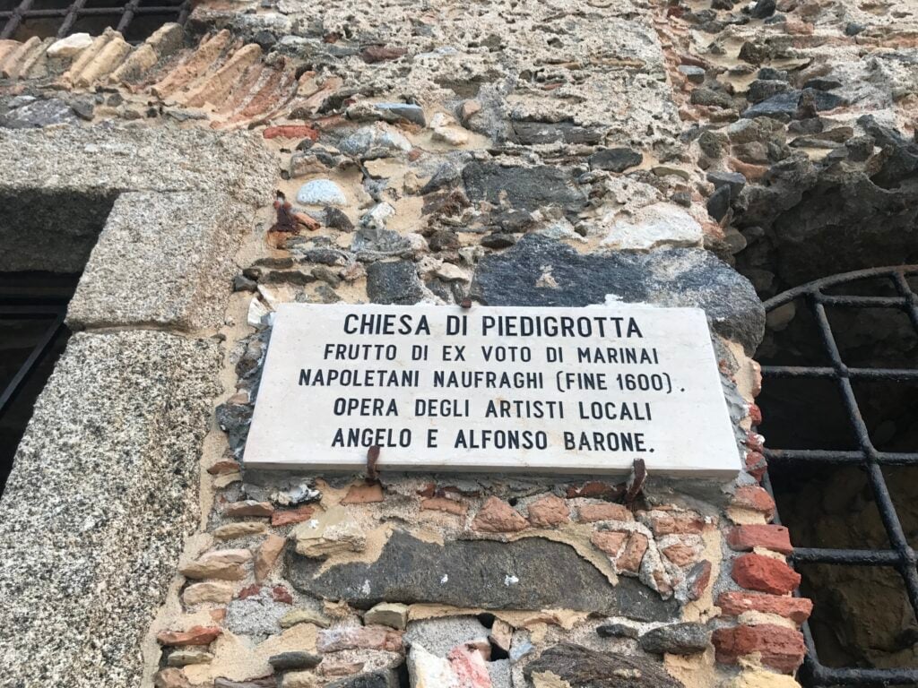 In Calabria si restaura Piedigrotta, la celebre chiesa rupestre che è un gioiello di outsider art