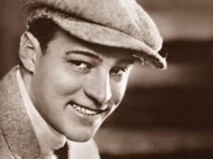 Cento anni fa moriva l’icona del cinema Rodolfo Valentino. Anatomia di un divo 
