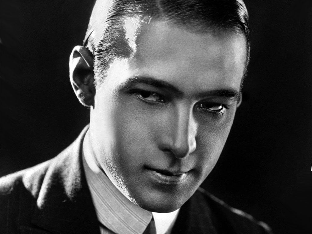 Cento anni fa moriva l’icona del cinema Rodolfo Valentino. Anatomia di un divo