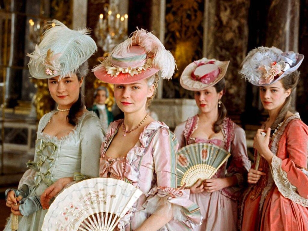 Il ventaglio: storia di un oggetto culturale che la moda ha riscoperto 