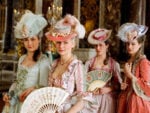 Il ventaglio: storia di un oggetto culturale che la moda ha riscoperto 