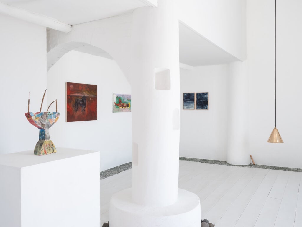 Una piccola galleria porta 9 artisti internazionali sull’isoletta di Filicudi 