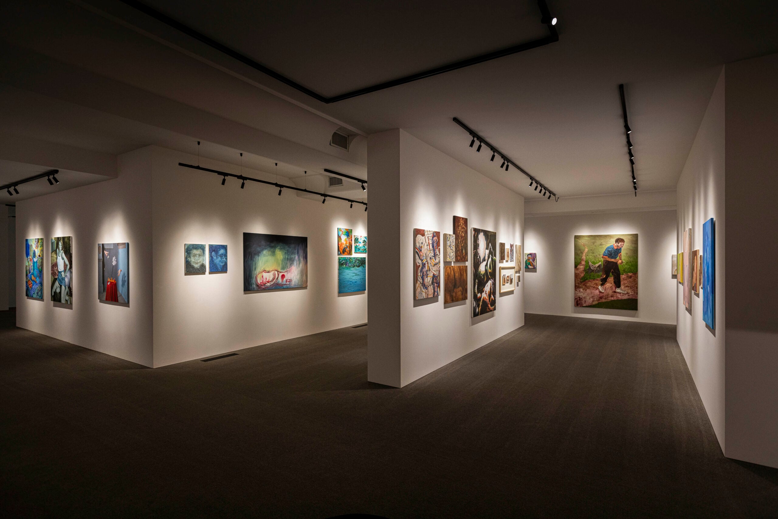 https://www.artribune.com/wp-content/uploads/2026/08/veduta-della-mostra-ensemble-2026-fondazione-the-bank-bassano-del-grappa-2026-ph-tommy-ilai-camilla-m-5-scaled.jpg