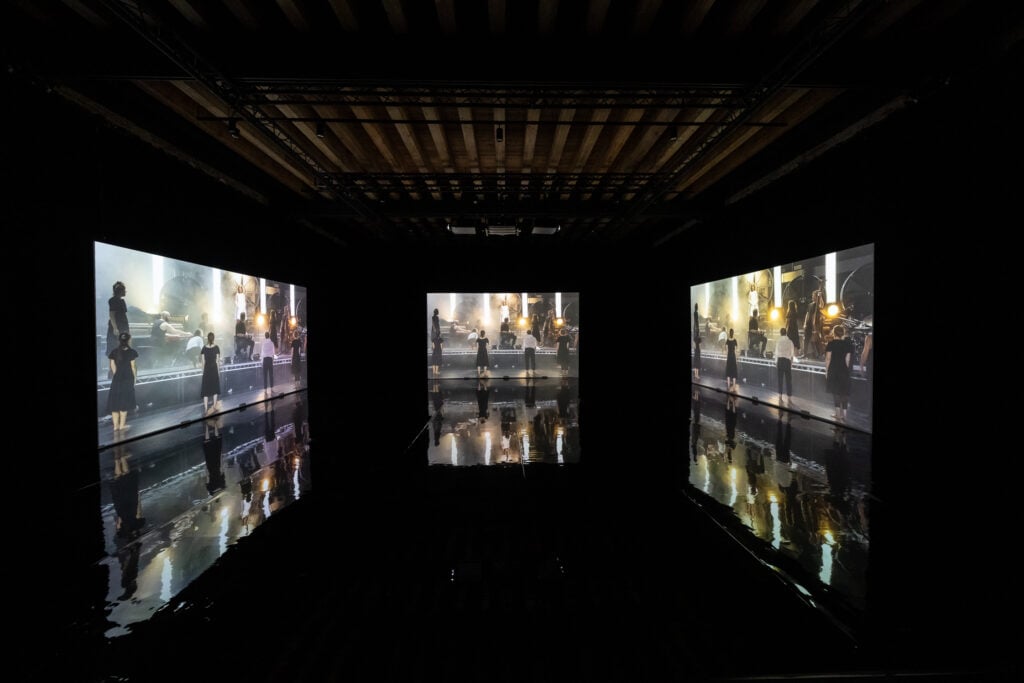 VIDEOINSTALLAZIONE LIFE LINES, Mamela Nyamza, Ph. Andrea Avezz&ugrave; Courtesy La Biennale di Venezia 2026