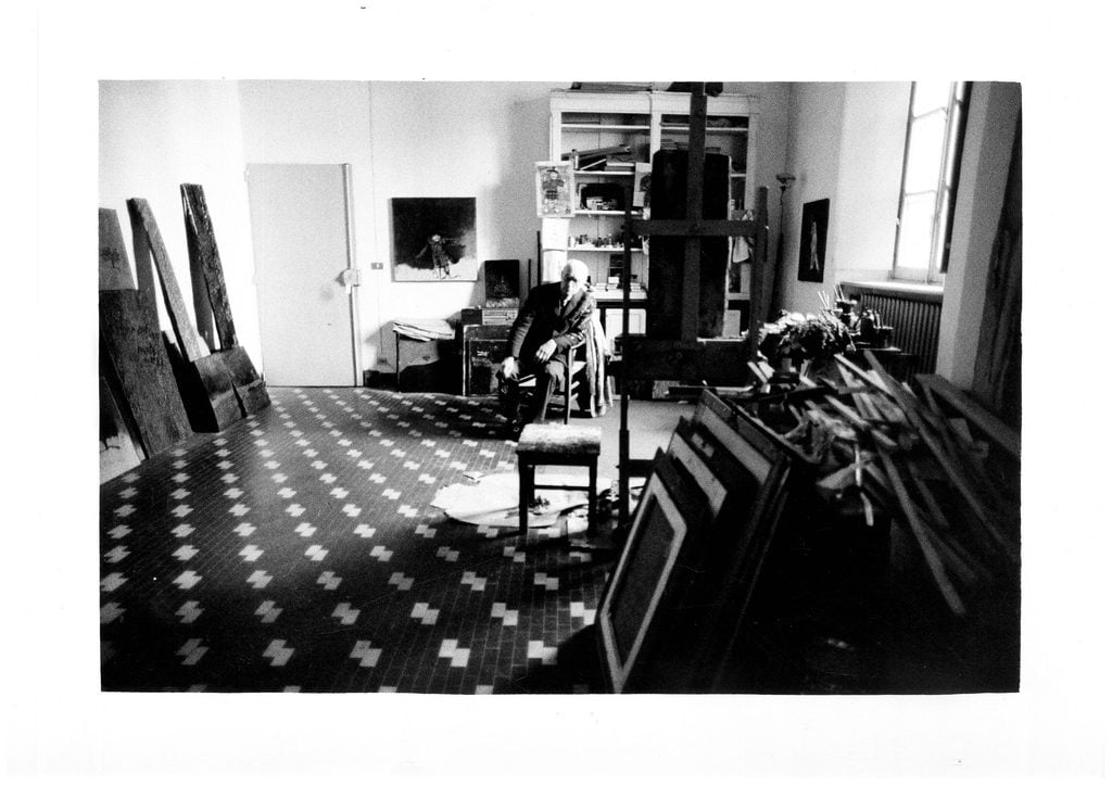 Ritratto di Carlo Mattioli, 1981. Ph: G. Soavi. Courtesy AFCM