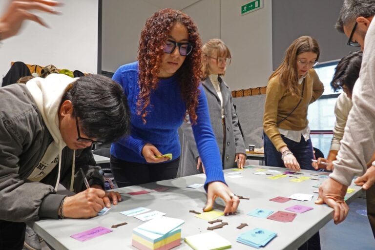 Estetica del Riuso, Workshop &ldquo;Metabolismo&rdquo;. Un gruppo di circa 20 studenti, condotti da Jan Jongert, co-fondatore di Superuse Studios, analizza il flusso dei materiali stoccati all&rsquo;interno del magazzino dell&rsquo;Ex Mattatoio. Crediti: Gianpiero Venturini
