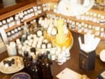 Il tavolo del laboratorio di Maria Candida Gentile