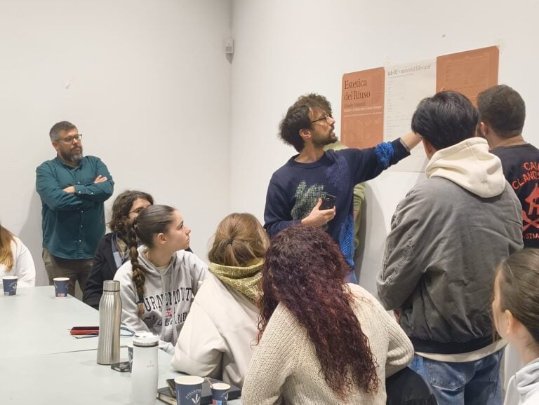 Estetica del Riuso, Laboratorio &ldquo;Glossario&rdquo;. Un&rsquo;immagine relativa al primo dei tre laboratori condotti da New Generations e VIC &ndash; Vivero de Iniciativas Ciudadanas, con la partecipazione di circa 20 studenti presso le aule di Architettura Roma Tre. Crediti: Stefano Converso