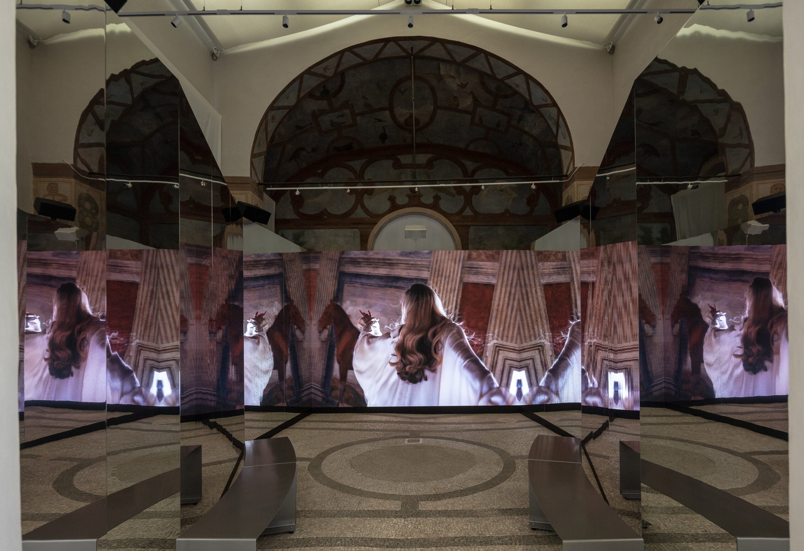 https://www.artribune.com/wp-content/uploads/2026/09/1-isaac-julien-metamorphosis-galleria-borghese-roma-lgalleria-borghese-courtesy-of-isaac-julien-studio-and-victoria-miro-scaled.jpg
