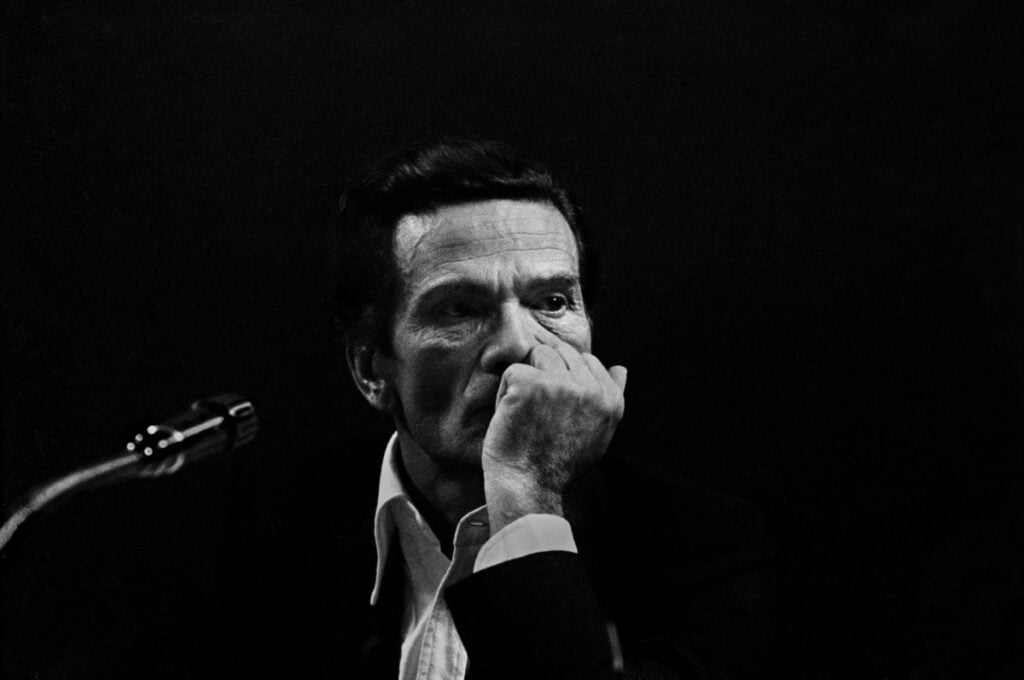 Letizia Battaglia, Pier Paolo Pasolini al Circolo Turati. Milano, 1972 © Archivio Letizia Battaglia