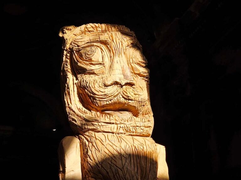 La mostra di Thomas Houseago alla Chiesa di San Vittore e Quaranta Martiri a Milano. Foto di Massimiliano Tonelli