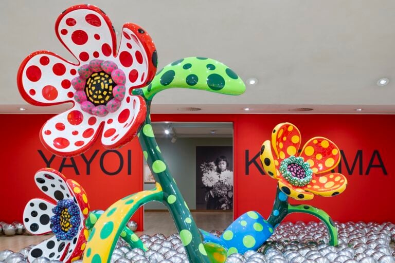 Installation view della mostra Yayoi Kusama, 2026, Stedelijk Museum Amsterdam. Photo Peter Tijhuis &copy; YAYOI KUSAMA