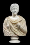 Testa ritratto muliebre moderna su busto panneggiato, cd. Plautilla (Marmo greco per la testa; italico (?) per la parte di restauro del collo e del petto; alabastro orientale per il busto.) &copy;Fondazione Torlonia, Photo Lorenzo De Masi