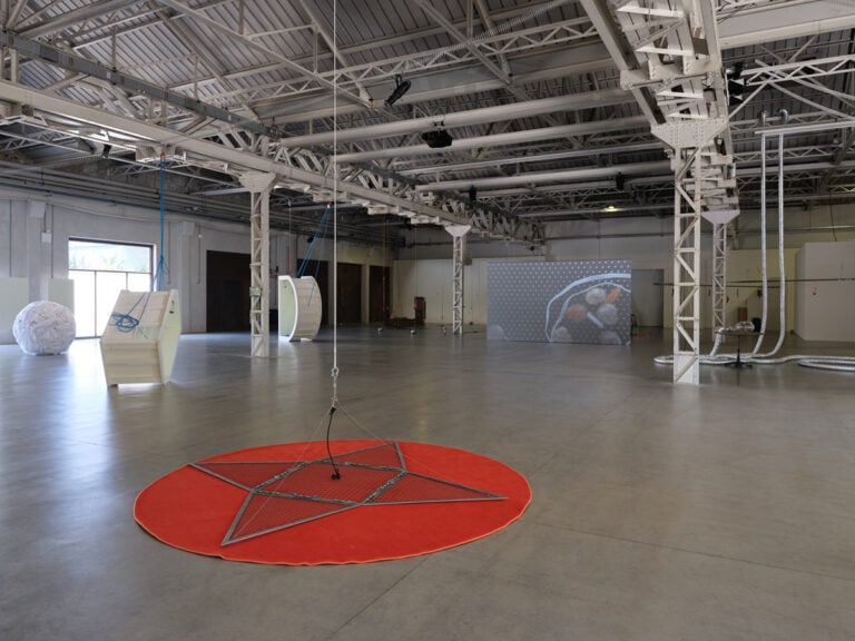 Aki Sasamoto &ldquo;XYZ&rdquo;, Veduta della mostra, Pirelli HangarBicocca, Milano, 2026 Courtesy l&rsquo;artista e Pirelli HangarBicocca, Milano, Foto Agostino Osio