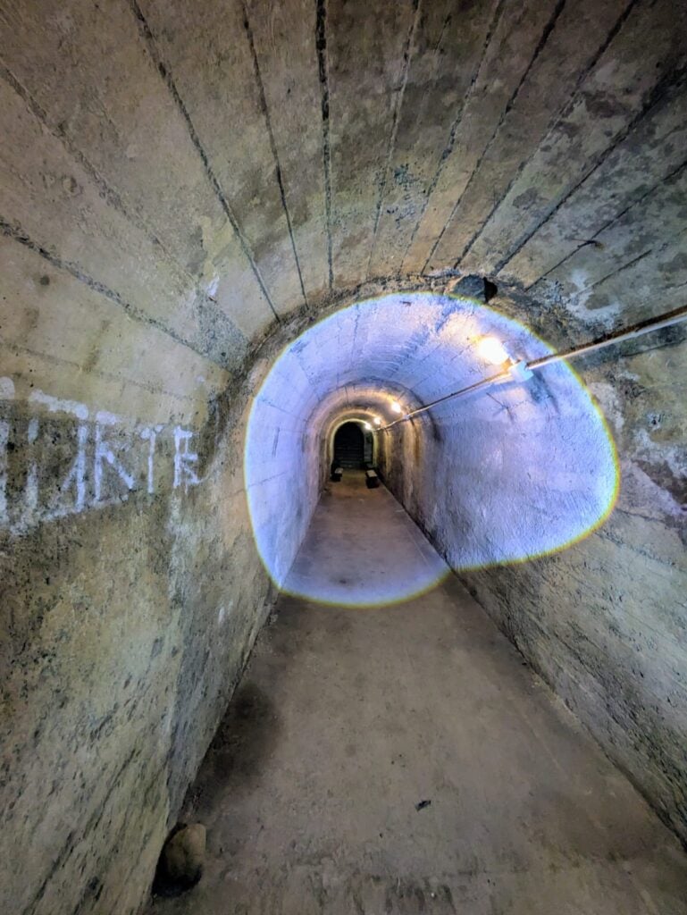 Nel quartiere Mirafiori di Torino un rifugio antiaereo ospita l'arte contemporanea realizzata da anziani e bambini
