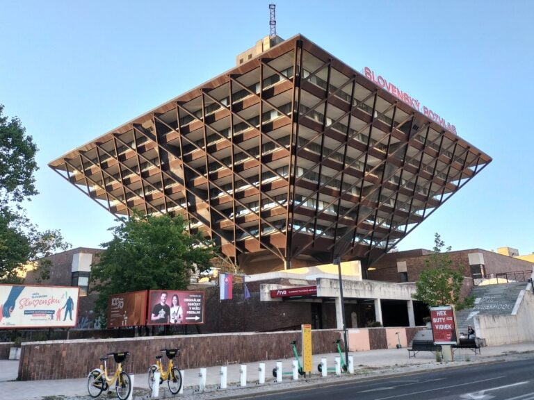 Reportage dalla Slovacchia: la Piramide Rovesciata di Bratislava