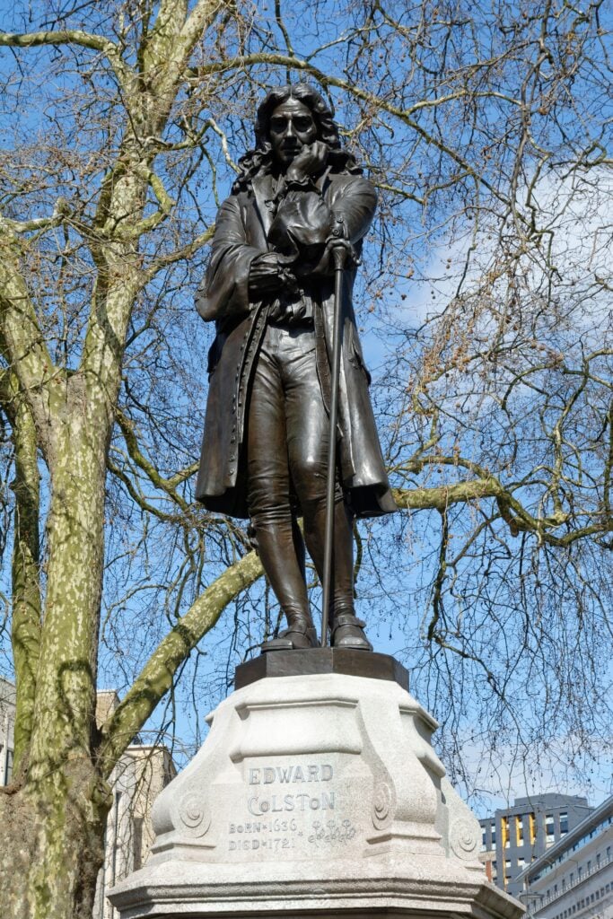 Foto statua di Edward Coston, Colston Avenue, Bristol, UK, monumento, arte pubblica