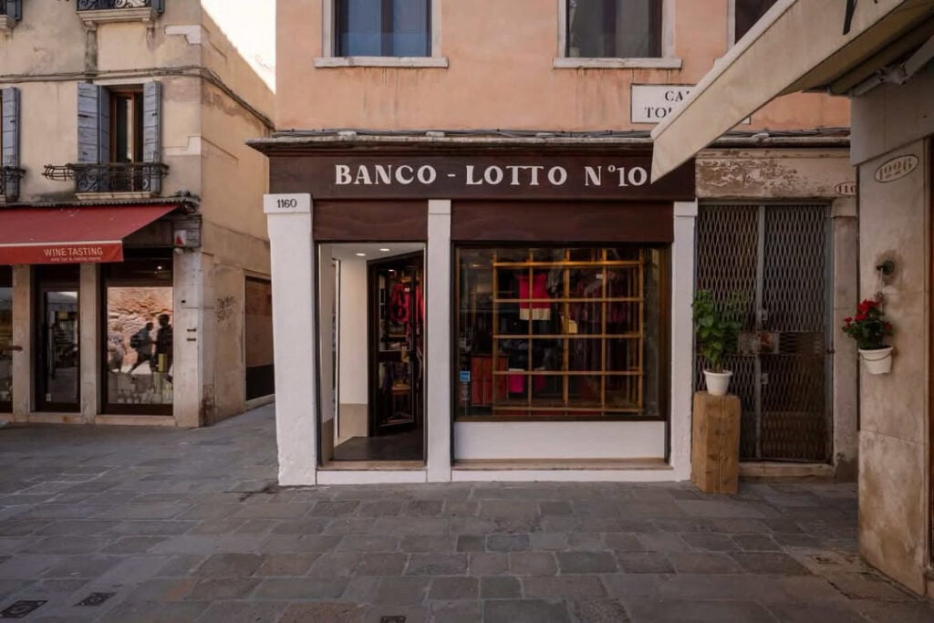 Spaces of Dignity. Courtesy Banco Lotto N°10. Photo Matteo Rampin