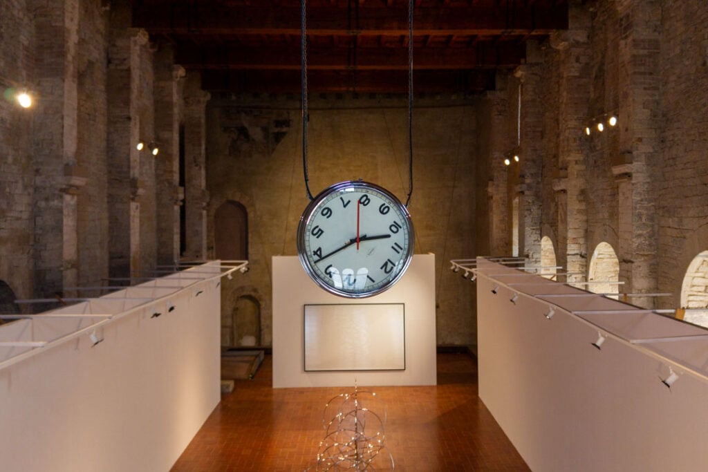 Alicja Kwade, installation view, Sala delle Pietre, Palazzi Comunali di Todi, Fondazione Beverly Pepper