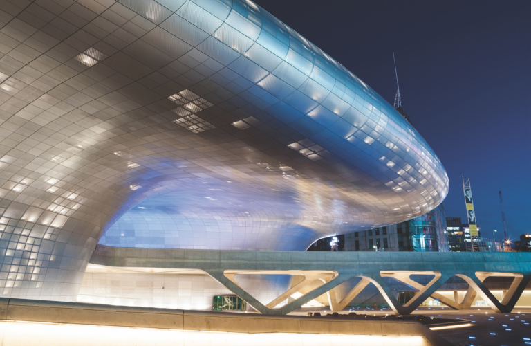 Dongdaemun Design Plaza, un progetto di Zaha Hadid, sede dal 2017 di Frieze Seoul. Ph. Panta Creation, Seoul Design Foundation. Tutti i diritti riservati