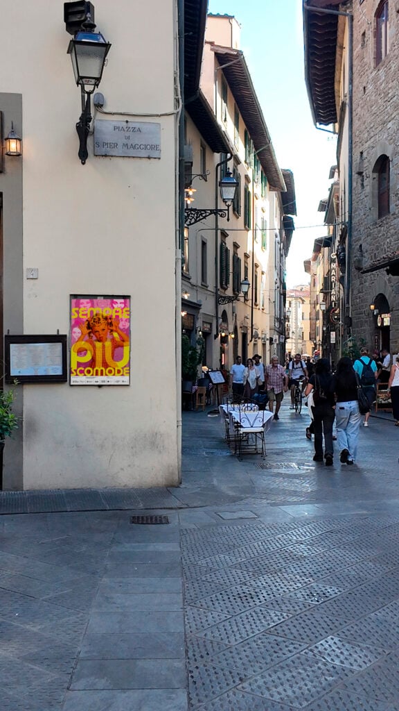 Firenze si riempie di 180 manifesti artistici contro gli stereotipi di genere. Le foto