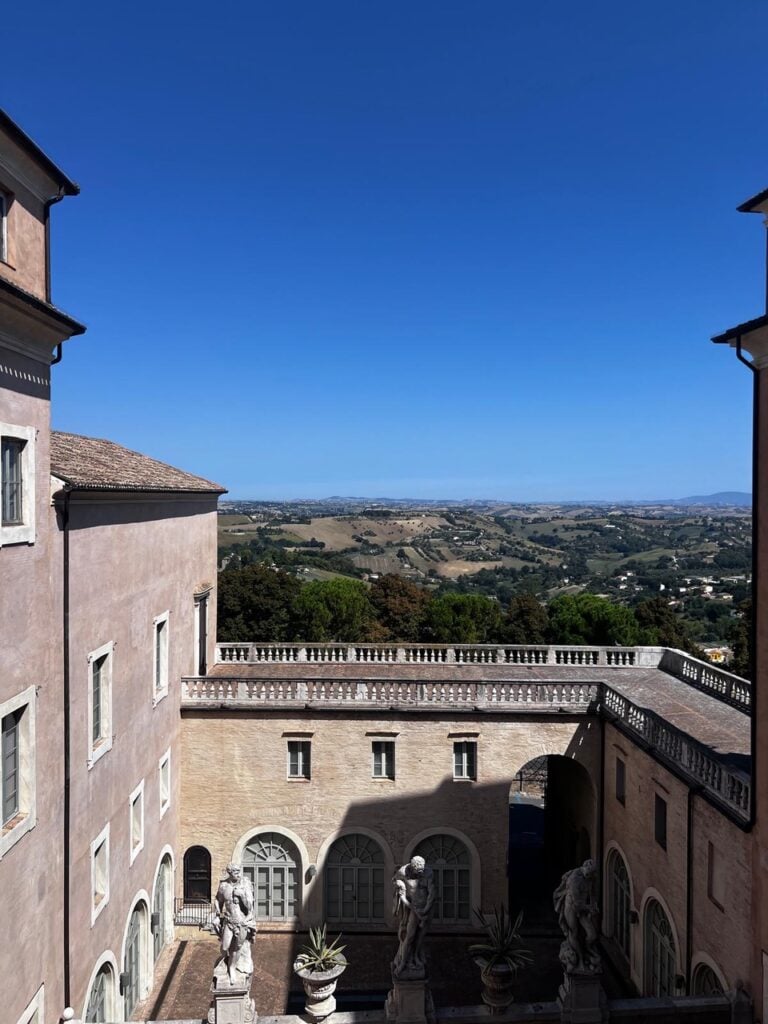 Veduta del cortile di Palazzo Buonaccorsi, Macerata