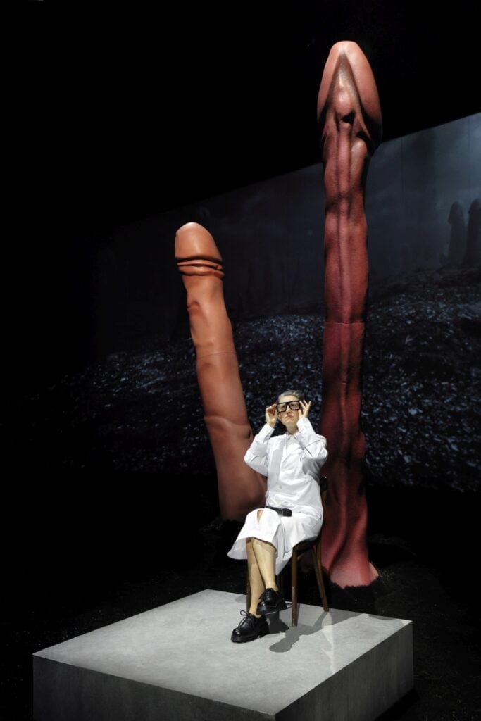 Quattro ore dentro il rito erotico di Marina Abramović in una ex centrale della Ruhr