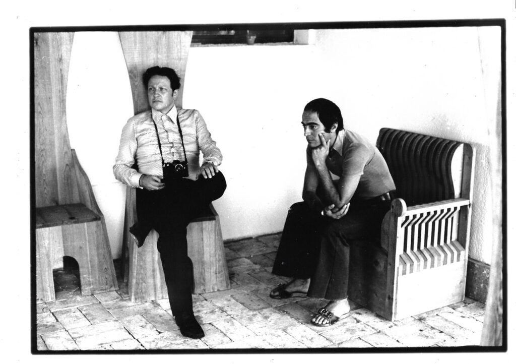 Enrico Crispolti e Mario Ceroli, foto Ico Parisi, 1975 &copy; Archivio Enrico Crispolti