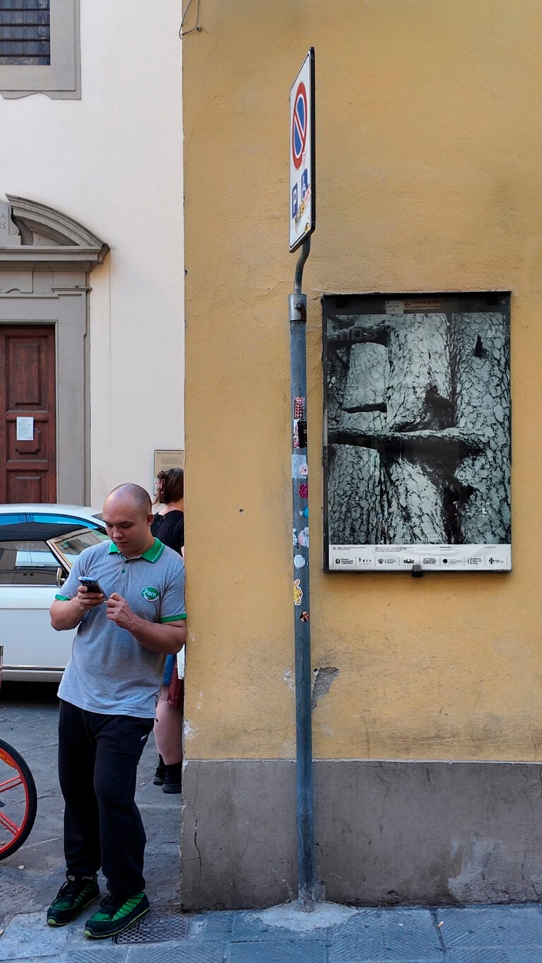 Firenze si riempie di 180 manifesti artistici contro gli stereotipi di genere. Le foto