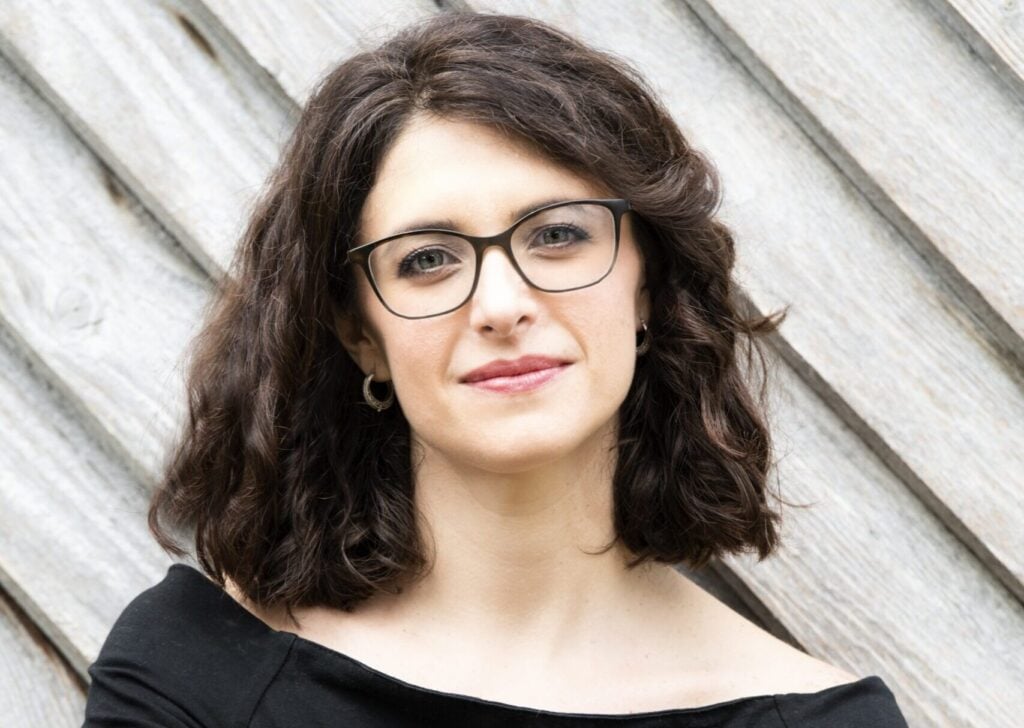 “Con il mio nuovo libro ricordo che siamo parte della natura e delle sue leggi”. Intervista alla poetessa Carmen Gallo