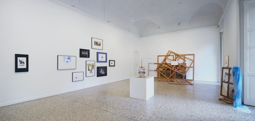 Giulio Paolini. In studio (ora come allora), installation view della mostra alla Galleria Christian Stein, Milano, 2026. Courtesy Fondazione Giulio e Anna Paolini e Galleria Christian Stein, Milano. Ph: Agostino Osio