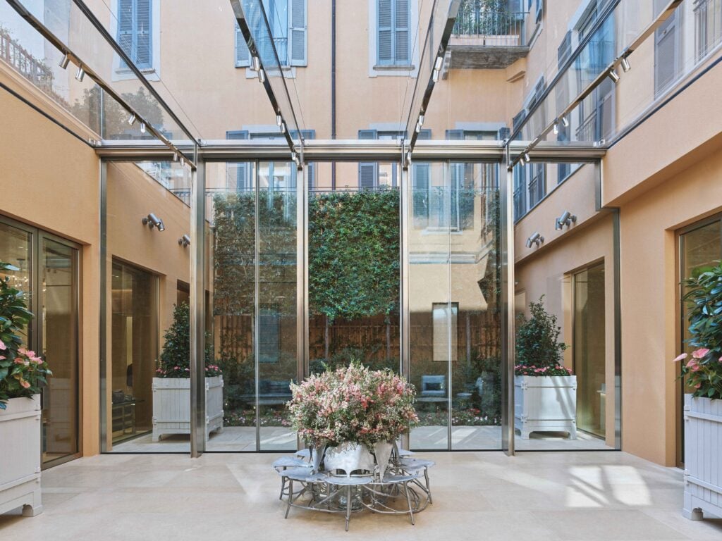 La nuova boutique di Dior a Milano è un museo di arte contemporanea (opere di Pistoletto, Clemente e altri)