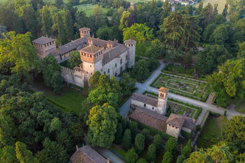Viaggio botanico: l’Italia da scoprire attraverso piante, giardini e paesaggi tra castelli e parchi storici
