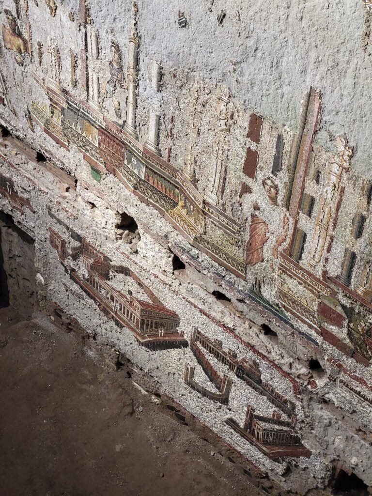 Una porzione del mosaico parietale rinvenuto nel Criptoportico sotto le Terme di Traiano