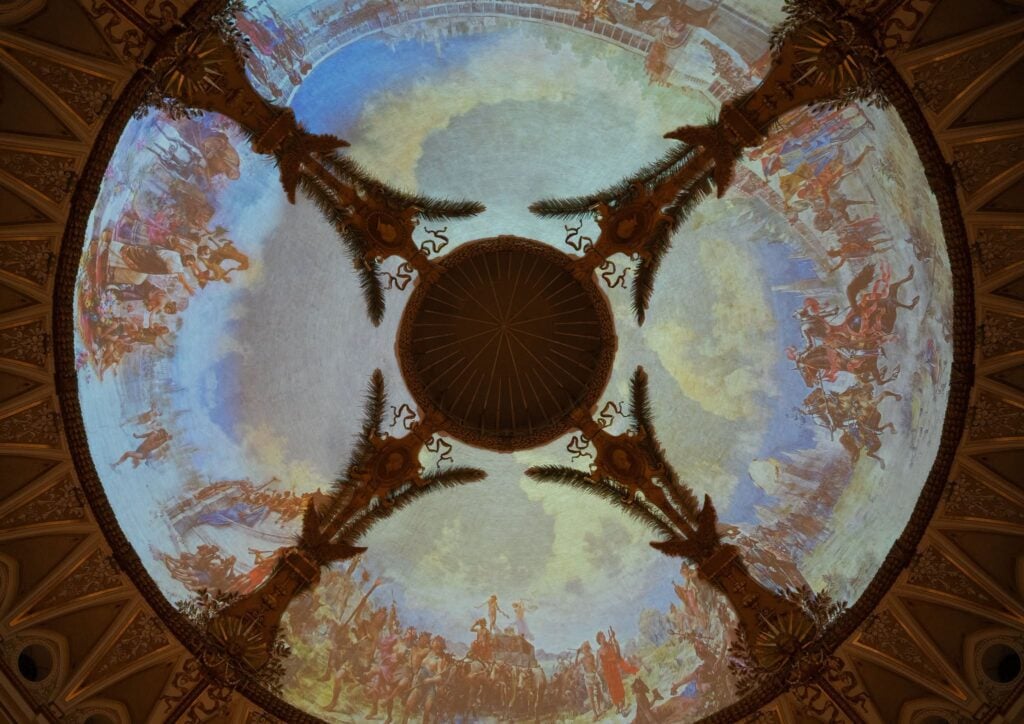 Il nuovo videomapping che recupera gli affreschi della cupola del Teatro Petruzzelli di Bari. Photo Clarissa Lapolla