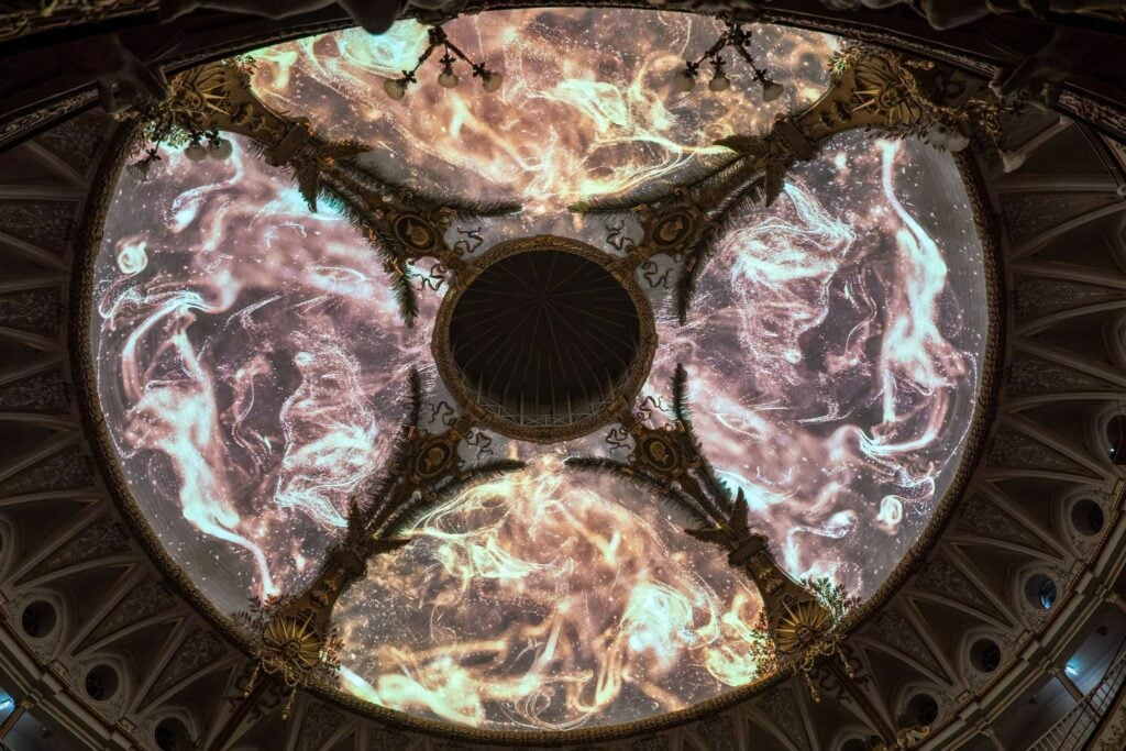 Il nuovo videomapping che recupera gli affreschi della cupola del Teatro Petruzzelli di Bari. Photo Clarissa Lapolla
