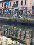 Una giornata di teatro sui Navigli di Milano tra&nbsp;arte, degustazioni e incontri. Per celebrare la fine dell&rsquo;emergenza inquinamento: le foto